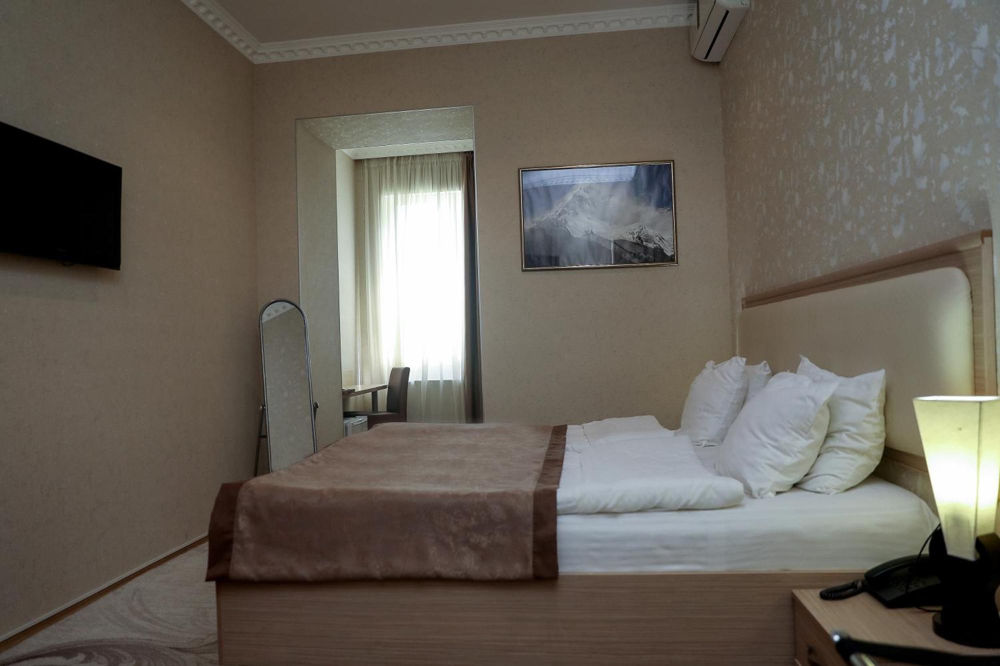 Rustaveli Palace Tbilisi Exteriér fotografie